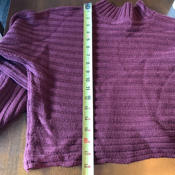 URBAN HERITAGE plum crop long sleeve sweater size large - Picture 10 of 11